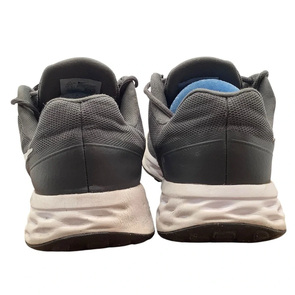 Nike Men's Gray Athletic‎ Shoes size 10.5